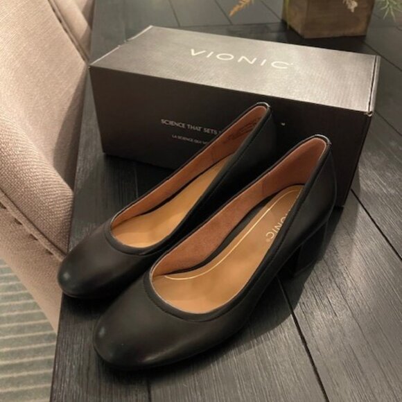 BRAND NEW Vionic Carmel Pump Heels - Black - Picture 1 of 5
